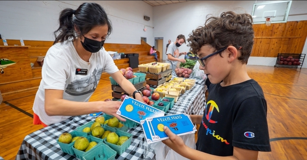 Mobile Farmer's Market Helps Zion Youth Learn About Nutrition 